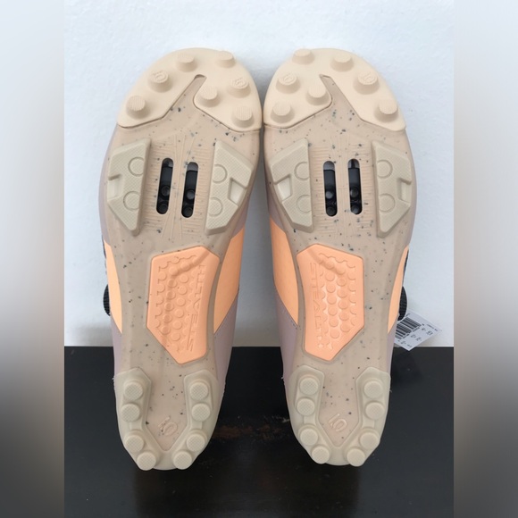 Size 8 Womens Adidas Five Ten 5.10 Kestrel BOA Mountain Bike Beige Purple HQ6032 - Picture 6 of 8